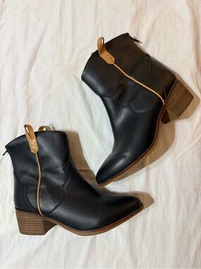 Arula Boots